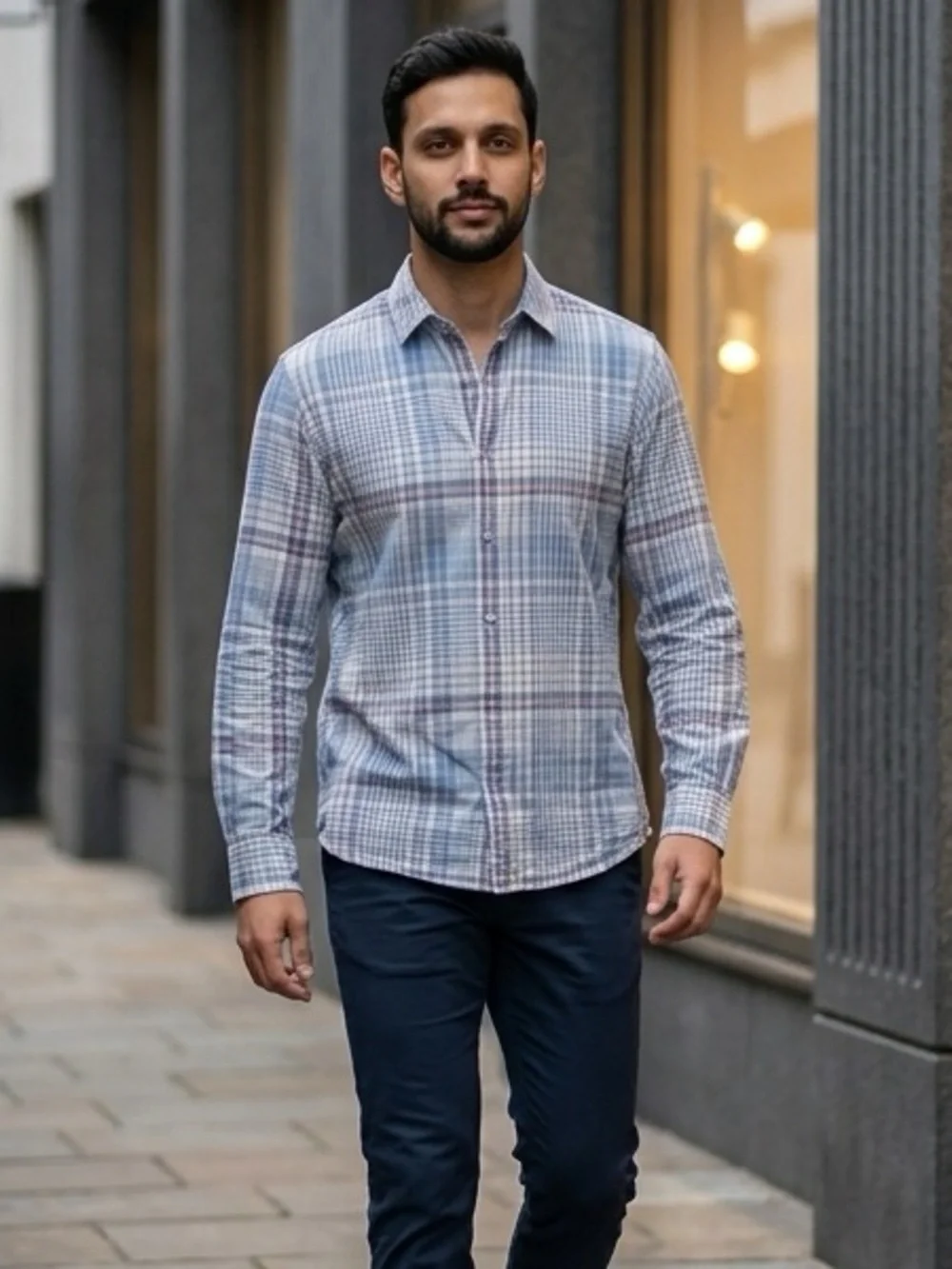 EUC Banana Republic Men’s Blue and White Plaid Button-Up Dress Casual Shirt - L